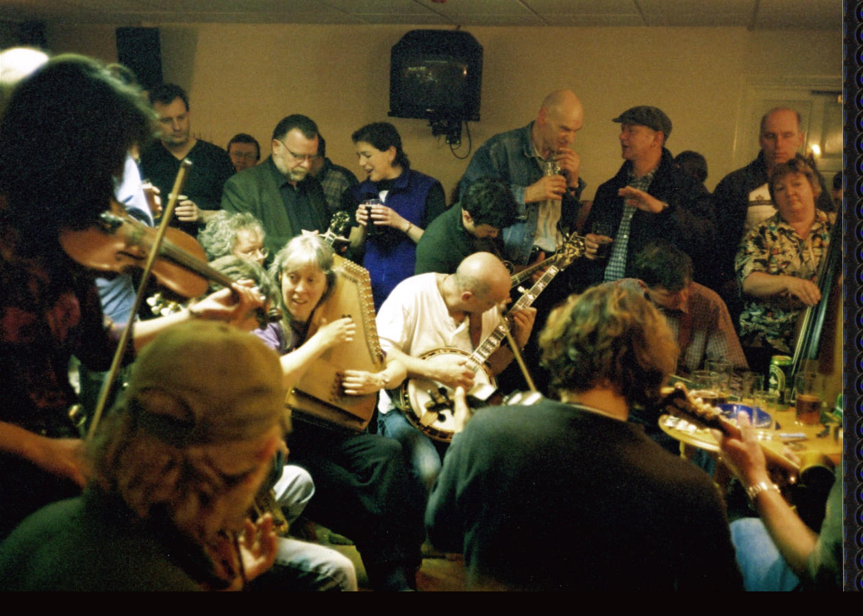 2002: Jamming and conversation in the pub at Sore Fingers Summer School, Kingham, England. (photo by Anne Richardson)